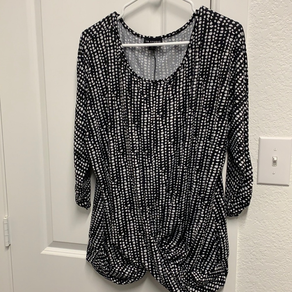 Black and white top with ruched sleeves